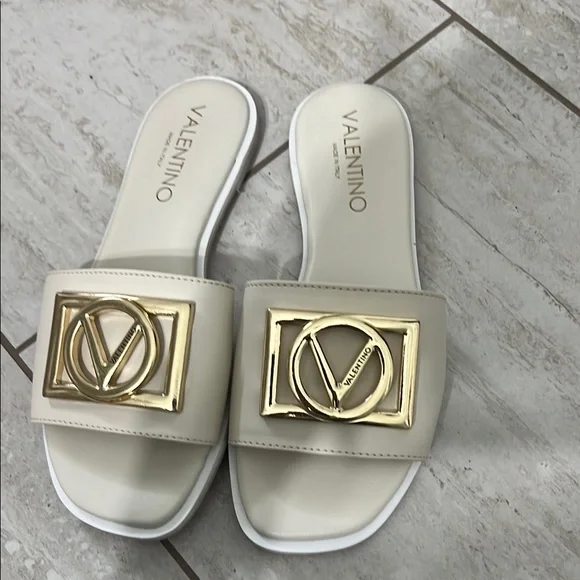 Valentino Women\'s Cream Slide Sandals Valentino Garavani VLOGO Signature Slide Sandal (Women  main image 4